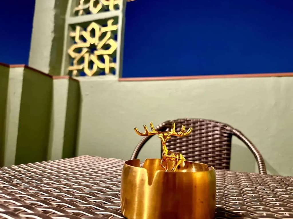 Elegant studio with private entrance with full services - photo 3