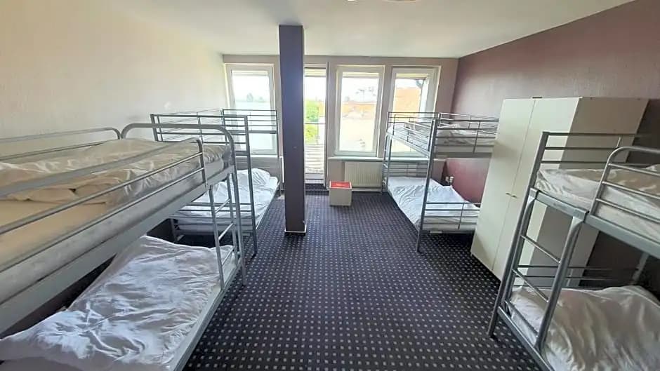 Isas Hostel - photo 6