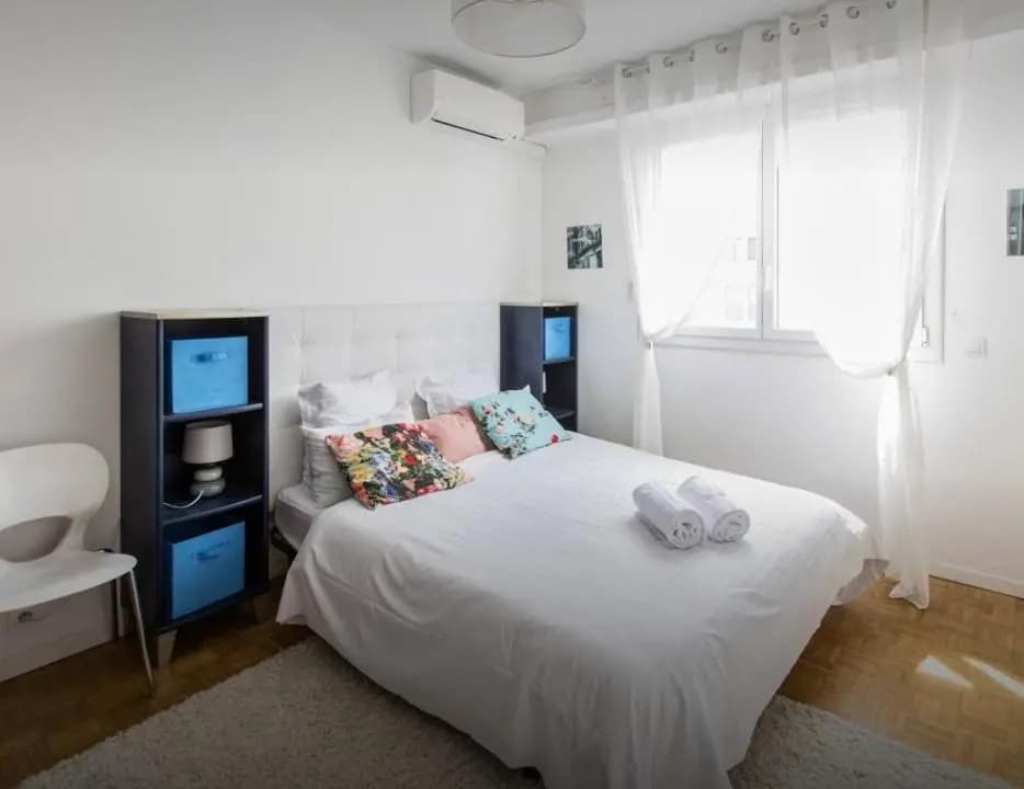 Stunning 2 bed Flat Nice front of the beach Seaview - photo 2