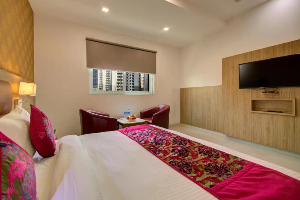 The Elevate Hotel - photo 18