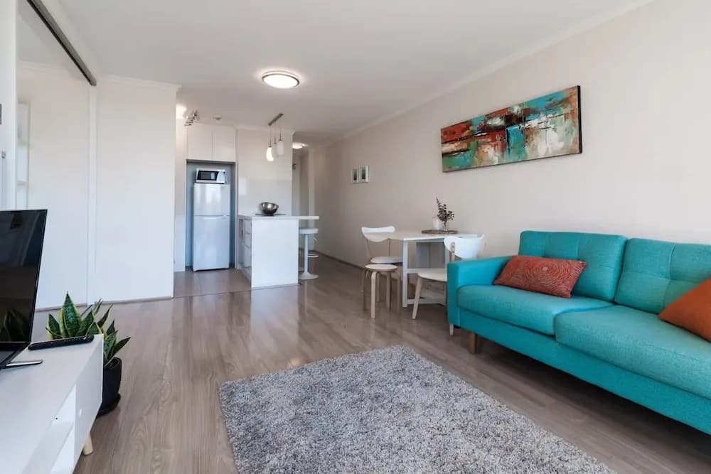 New Modern Apartment in Central Location - main photo