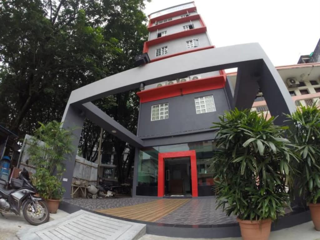 Adamson Park Hotel - photo 1