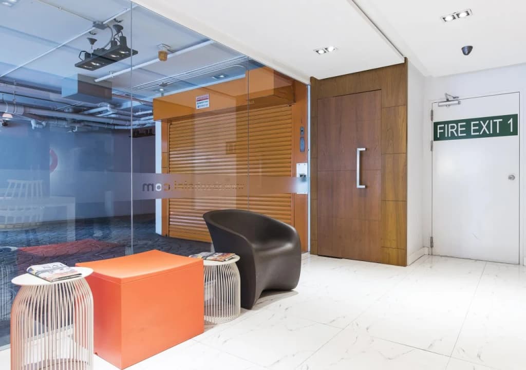 S Box Sukhumvit Hotel - photo 2