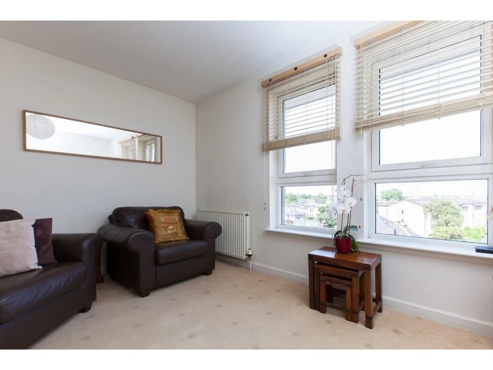 Bright, Modern 2BR Flat for 3 With Parking - photo 8