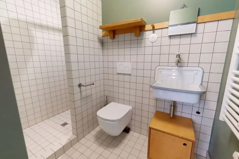 Altido Pleasant 1-bed Flat w Shared Courtyard - photo 8