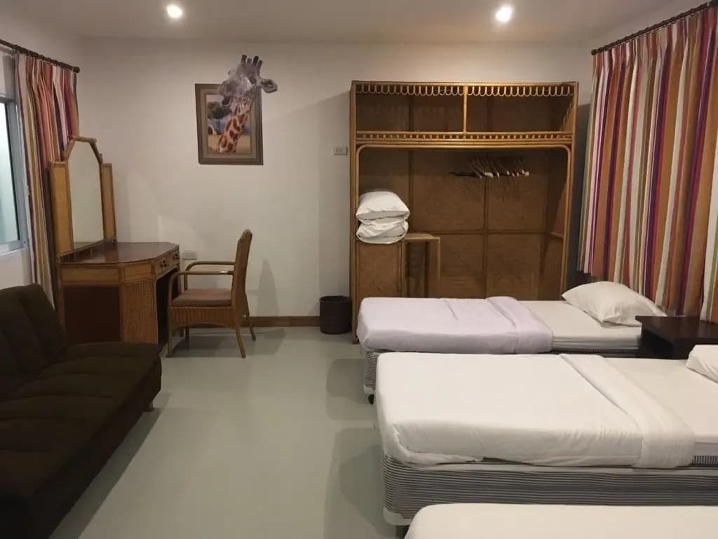The Corner Transit Hostel - photo 30