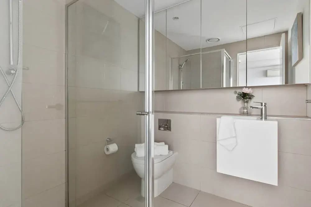 A Cozy 2BR Apt Next to The Yarra River - photo 8