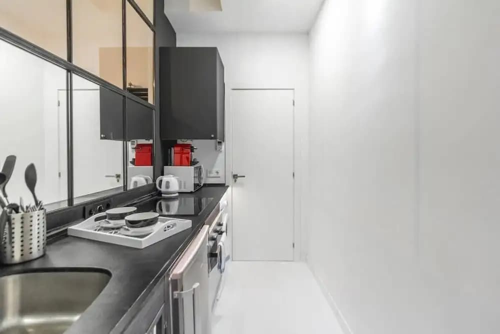 Bright & Compact One Bed Apartment in Malasaña - photo 12