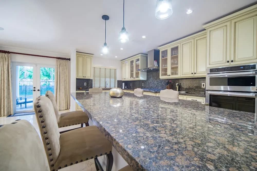 Crystal Court Estate - Four Bedroom Home - photo 2