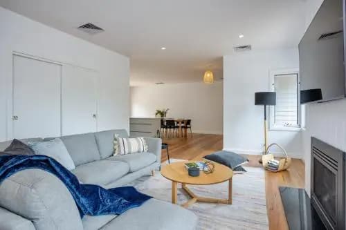 Molly's Beach House: - photo 1