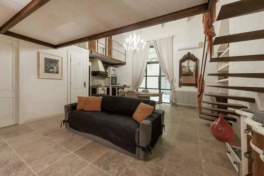 Shabby Loft In Colosseum - photo 3