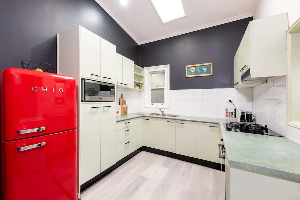 Unique 2BR Converted Storefront APT in Alphington! - photo 4