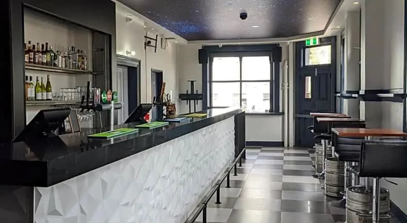 Queen Victoria Hostel - photo 2