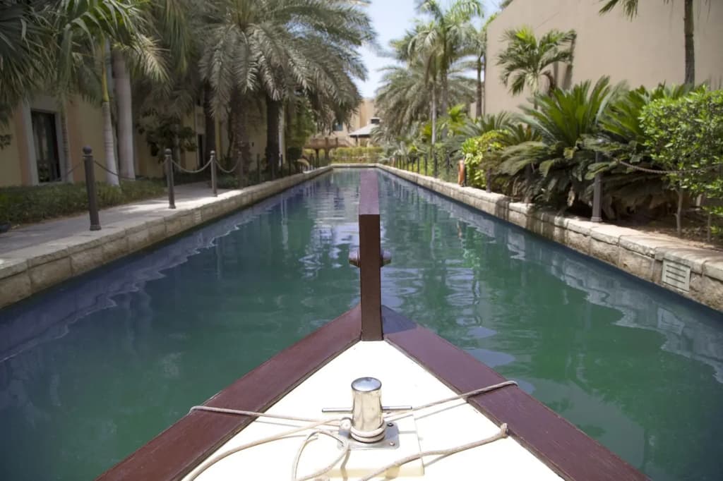 Shangri-La Hotel Apartments Qaryat Al Beri - photo 10