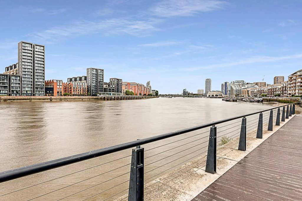 Stylish Flat In Battersea Reach - photo 10