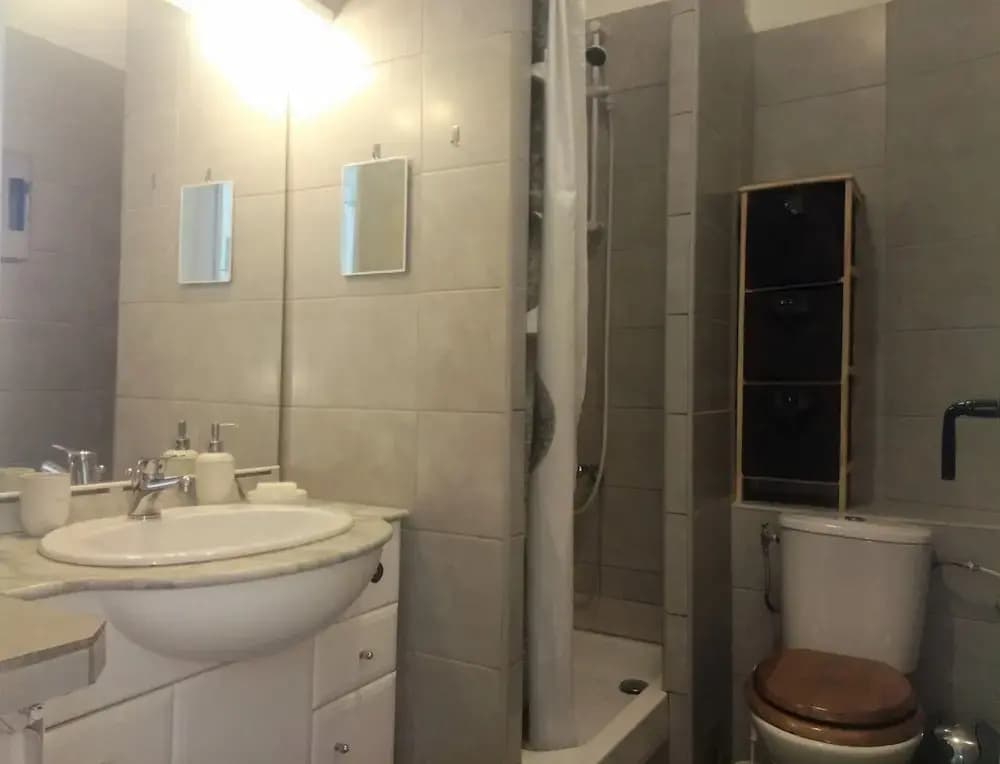 Nice Center Room - photo 7