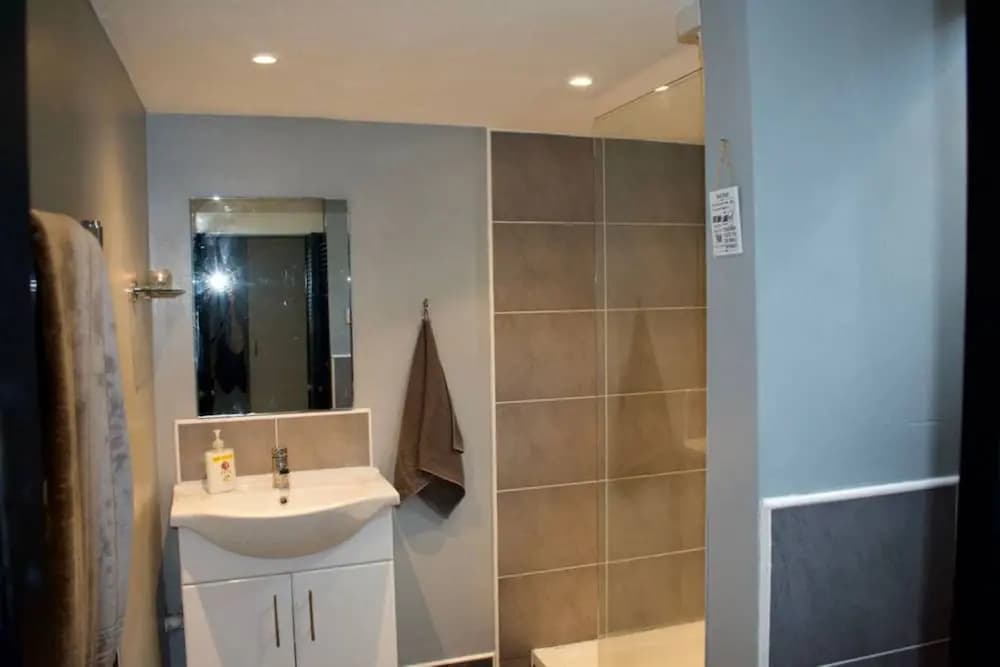 Cosy 1 Bedroom Edinburgh Apartment - photo 6