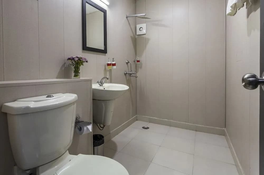 OYO Townhouse 002 Green Park - photo 7