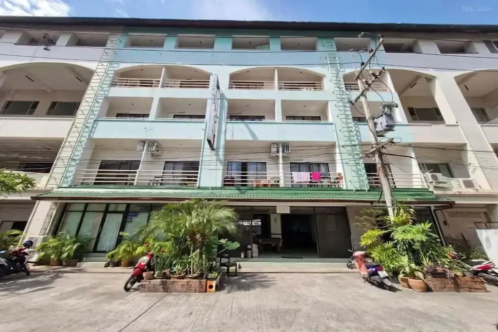 Emerald Hotel Chonburi - photo 1