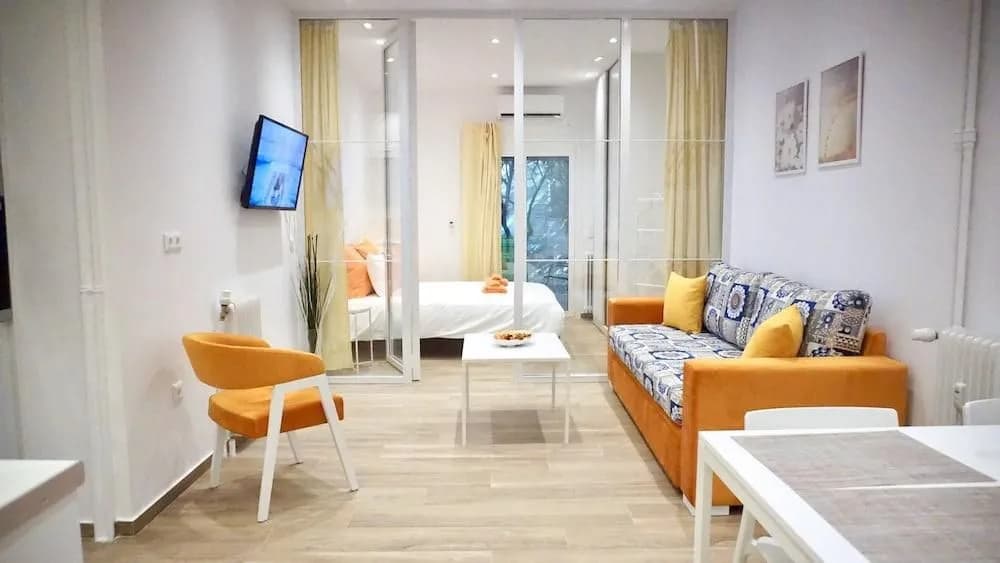 Spacious Peaceful Studio with Garden Patio - photo 10