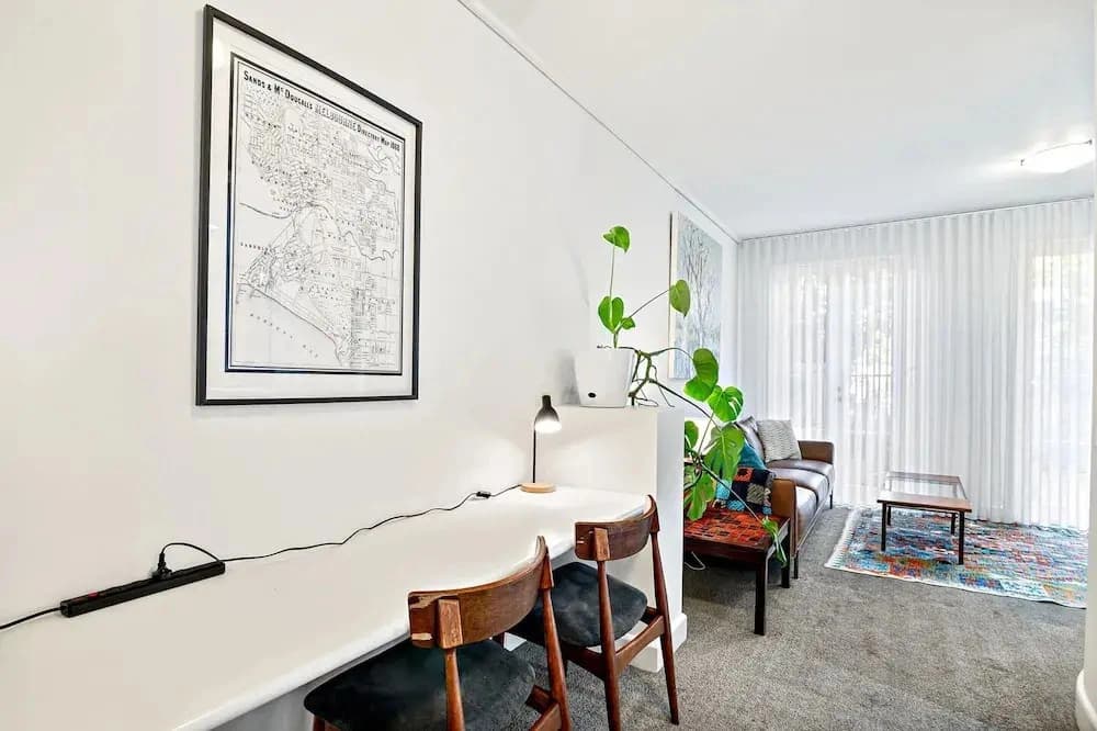 Modern East Melbourne 2-bed Apartment With Parking - photo 8