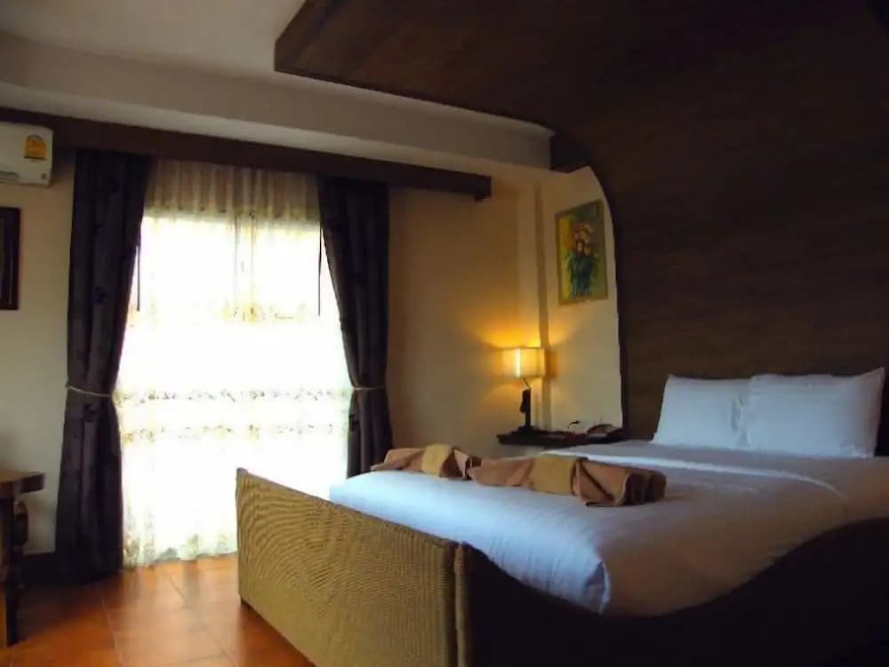 Red Balcony Hotel - photo 7