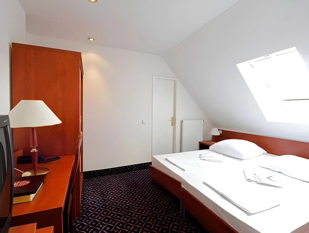 City Hotel am Kurfürstendamm - photo 5