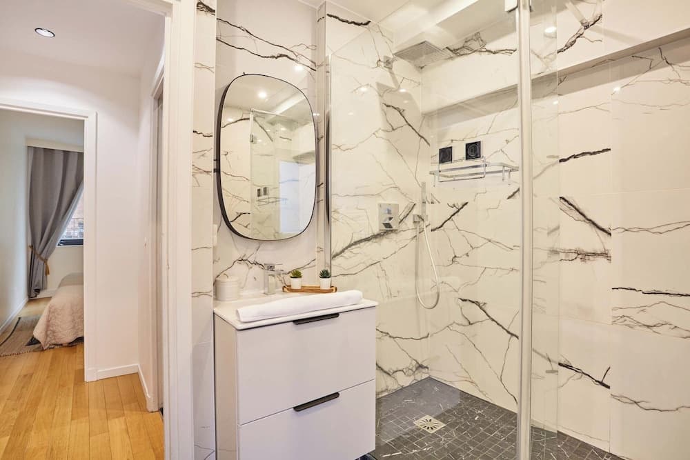 Charming Apartement Center of Paris Montmartre - photo 7