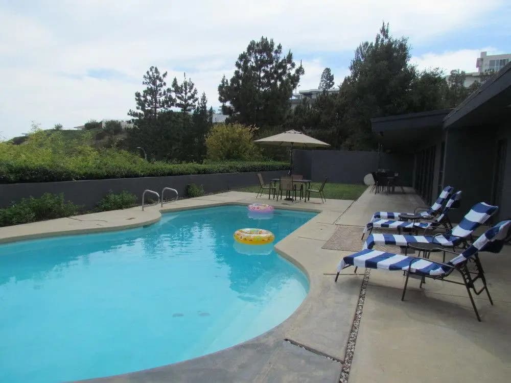 4 Bedroom Celebrity House with Pool & City View - photo 13