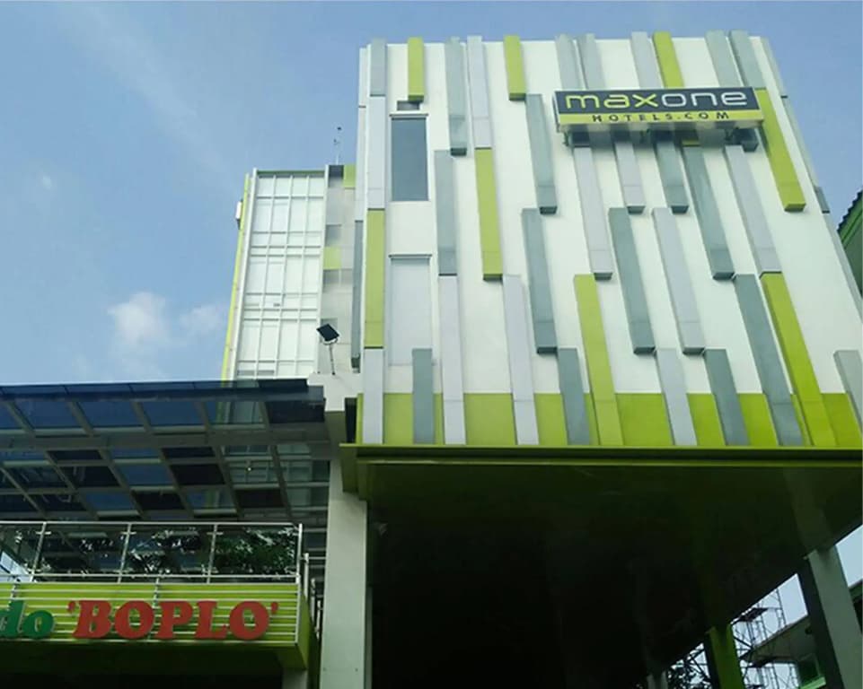 MaxOneHotels.com @ Kramat - photo 1
