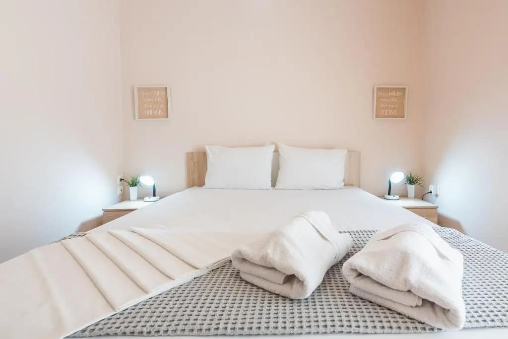 Stylish Acropolis Apartment by Cloudkeys - photo 3