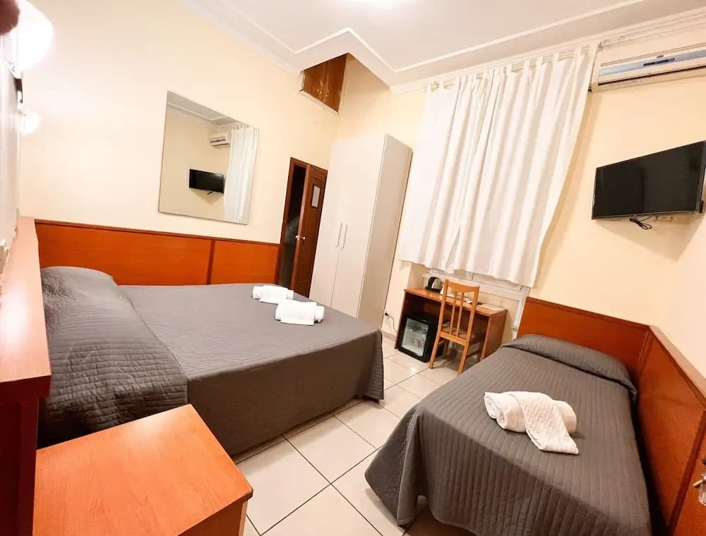 Alius And Freerome Hotel - photo 4