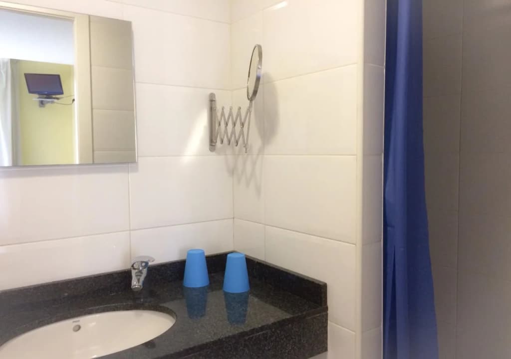 Barcelona City Centre Hostal - photo 7