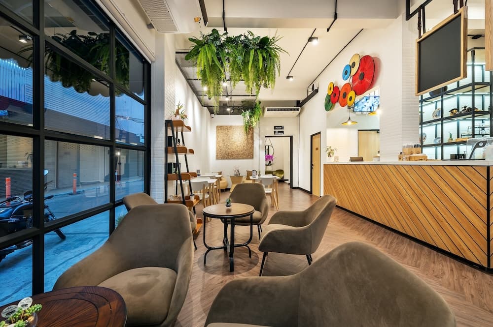 Siam Subway Hostel and Café - photo 16