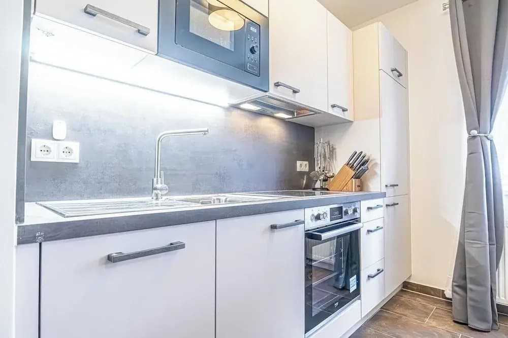 Modern 1BR 1LR Apt Donaustadt Area - photo 3