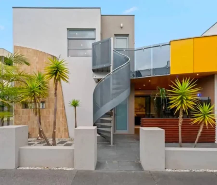 Entire Studio With Balcony - photo 6