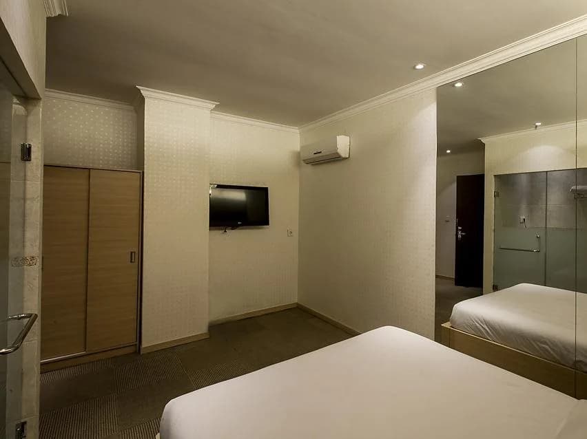 Hin's Hotel - photo 6