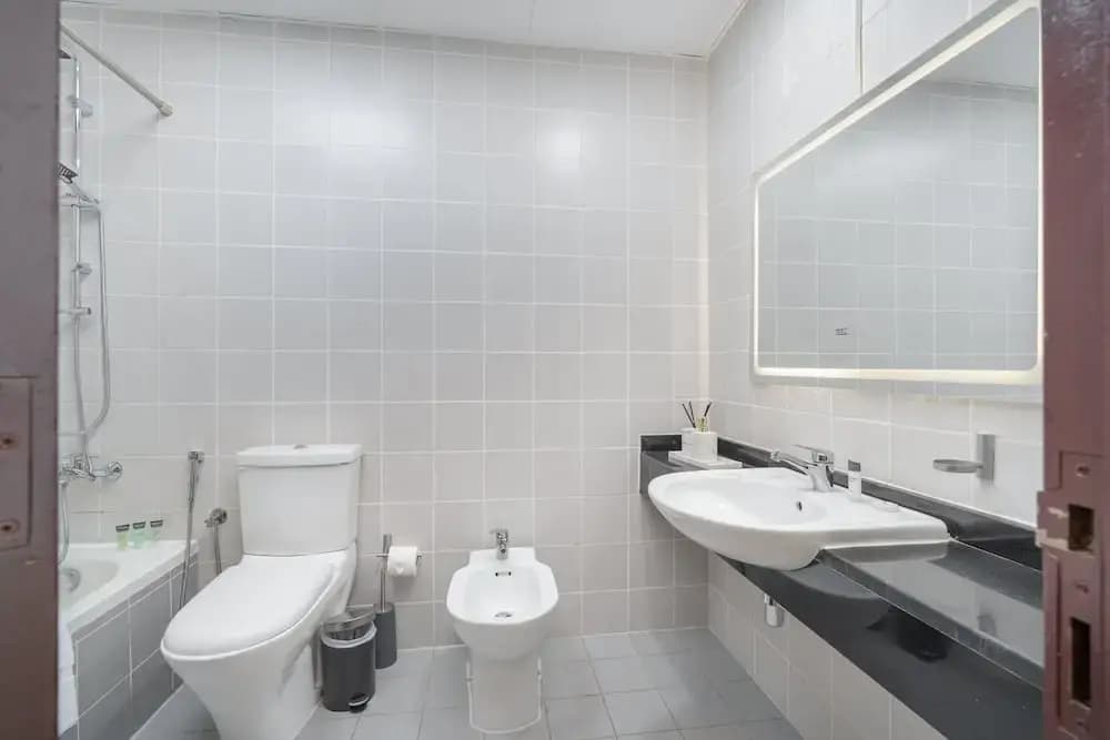 Gorgeous 1 Bedroom in DEC Tower With Marina Views - photo 8