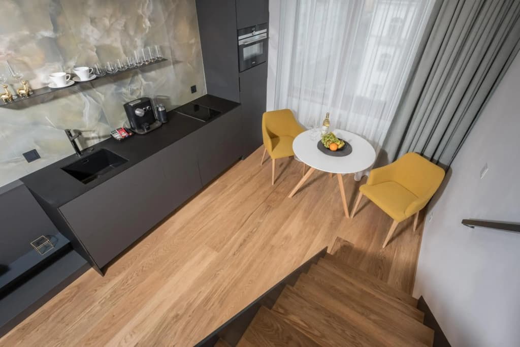 Fully renovated stylish duplex in a convenient location - photo 6
