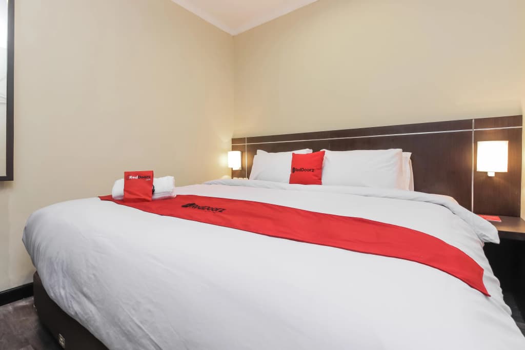 RedDoorz Plus @ Thamrin - photo 7