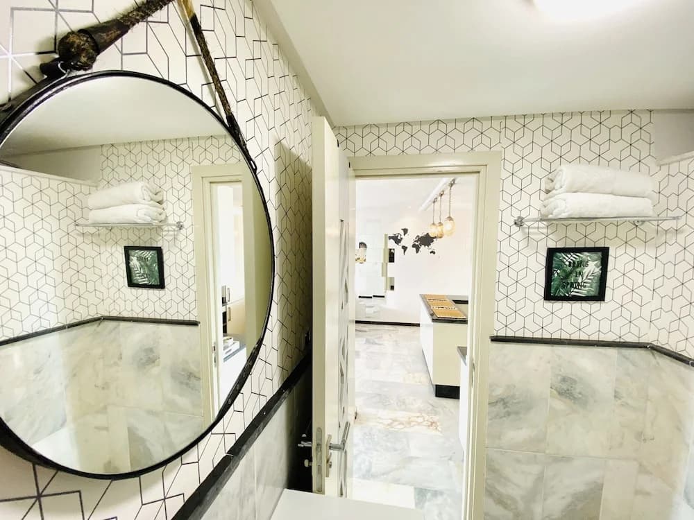 Foch Apartment - photo 13