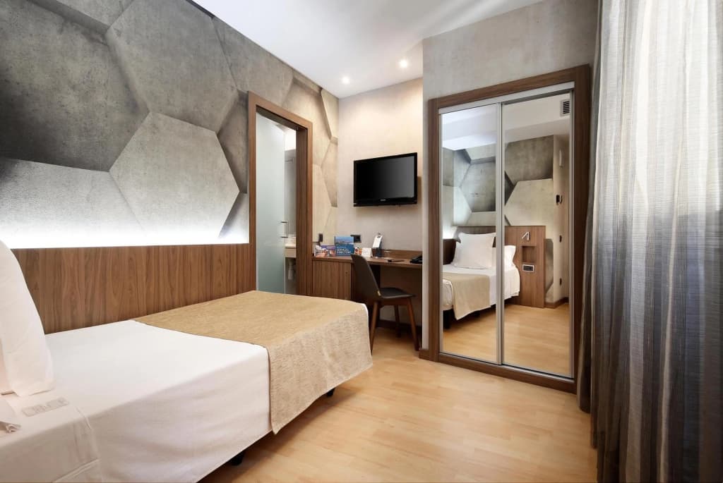 HCC MontBlanc Hotel - photo 3