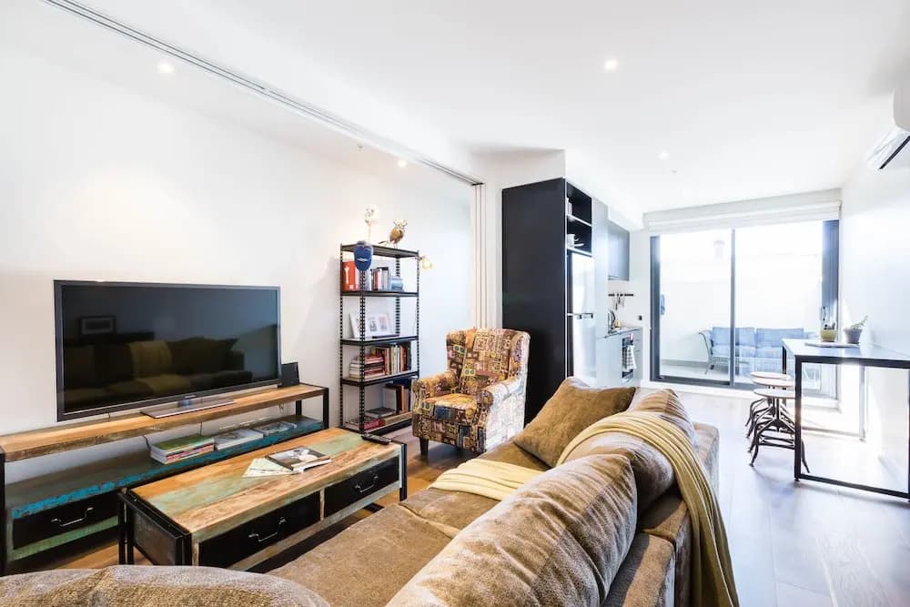 MAXINE, 1BDR Collingwood Apartment - photo 4