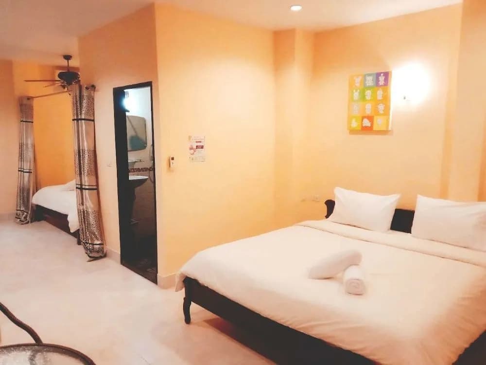 Zodiac Hotel - photo 2