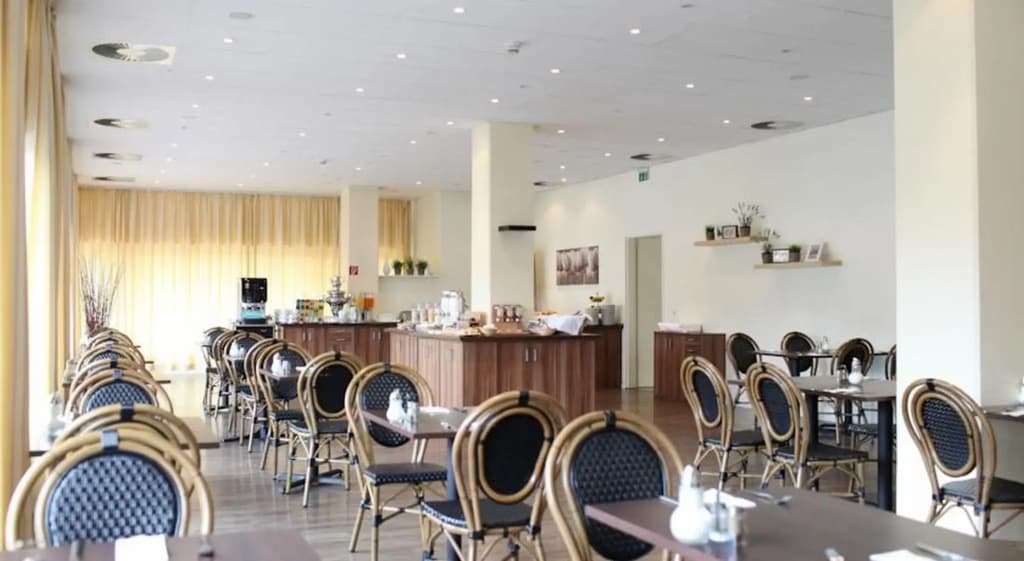 Premier Inn Berlin City Süd - photo 32