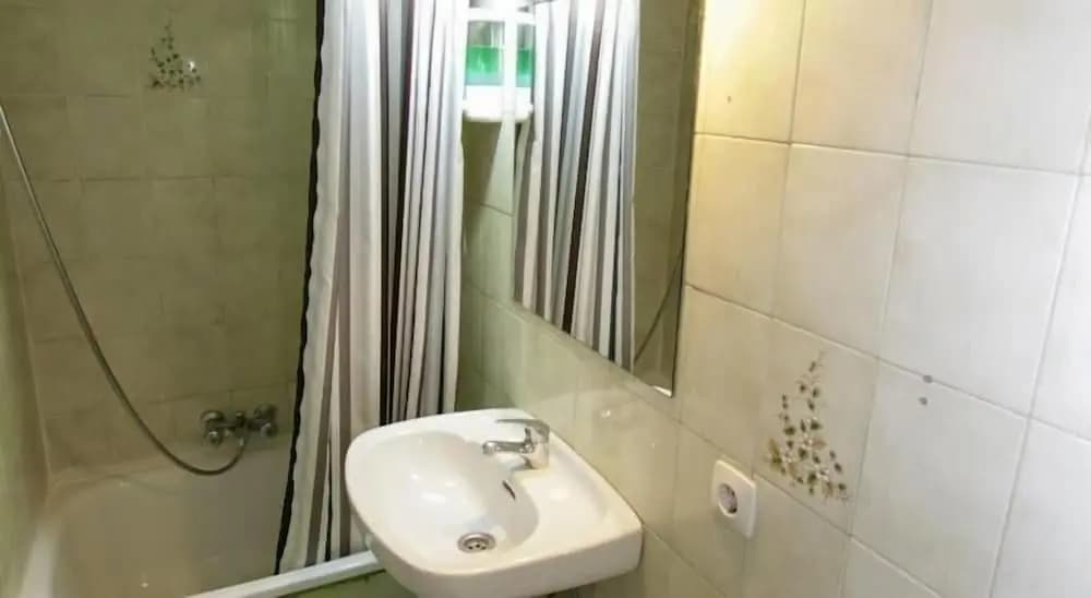 Hostal Helena 2 - photo 9