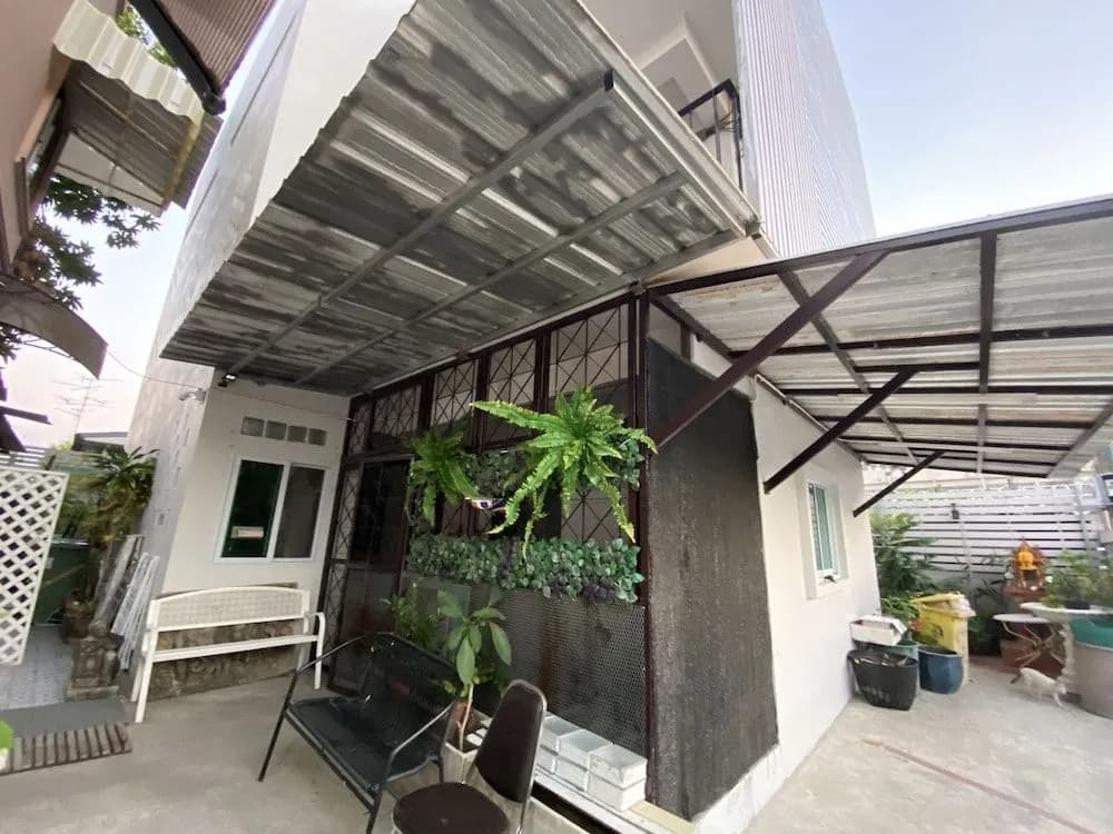 OYO 75396 Look Shine Apartment - photo 12