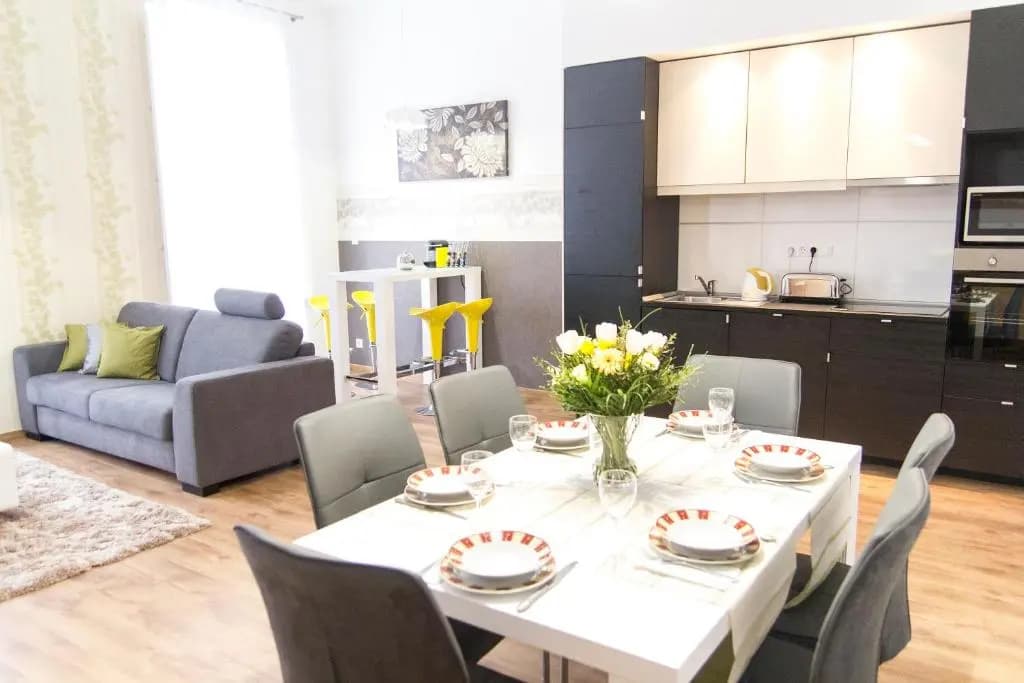 Luxury 2br Apt by the Synagogue - photo 12
