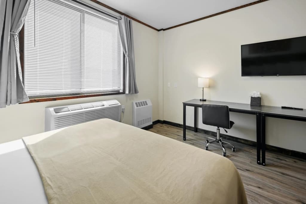 Highbridge Hotel - photo 3