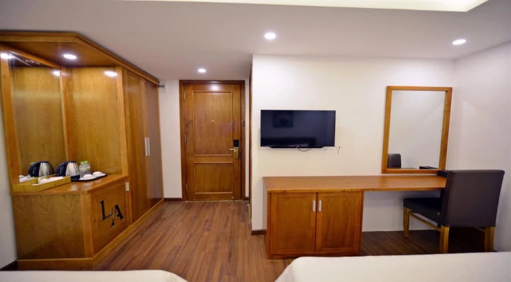La Beach Hotel - photo 7